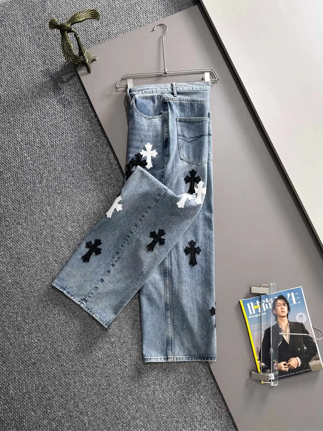 🅿️400 Croxin 2025 summer loose wide-leg jeans straight trousers, the trend in the trend! Many fashion bloggers control the upper body. The water is woven from imported Japanese Denim plain cotton denim fabric. It has three standards, is soft, delicate, comfortable and breathable. The color has a modern and fashionable vicissitudes. The upper body is versatile and fashionable! Light luxury, a must-have item for daily commuting! Size: S-3XL (please state your height and weight when placing an order)